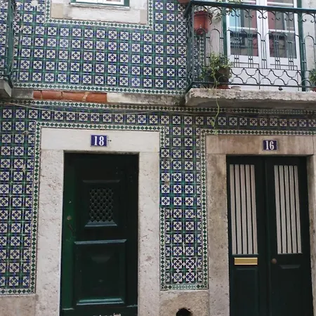 Mansarda No Coracao Do Bairro Alto * Лісабон